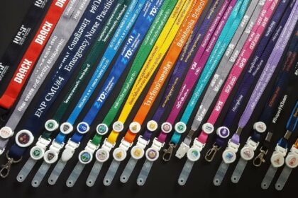 สายคล้องบัตร สกรีนนูน