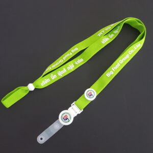 สายคล้องคอ สายคล้องบัตร สีเขียว สกรีนชื่อ บริษัท ใส่โลโก้