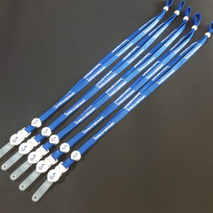 สายคล้องคอ สายคล้องบัตร สีน้ำเงิน สกรีนชื่อ ใส่โลโก้ โรงพยาบาล