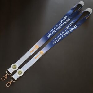 รับทำ สายคล้องบัตรสกรีนชื่อ สายห้อยคอ สอดสี พิมพ์ซับลิเมชั่น สีน้ำเงิน ขาว ไล่สี