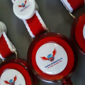 สายคล้องสกรีนชื่อบริษัท โยโย่ติดบัตร สีแดง โลโก้พันธุ์ธิดา