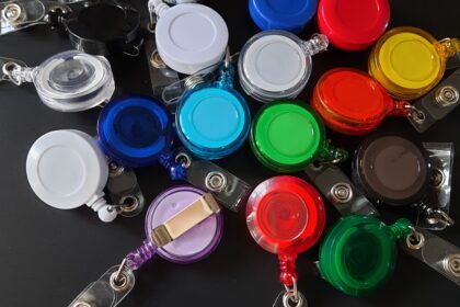 สีโยโย่ติดบัตรยืดหดได้