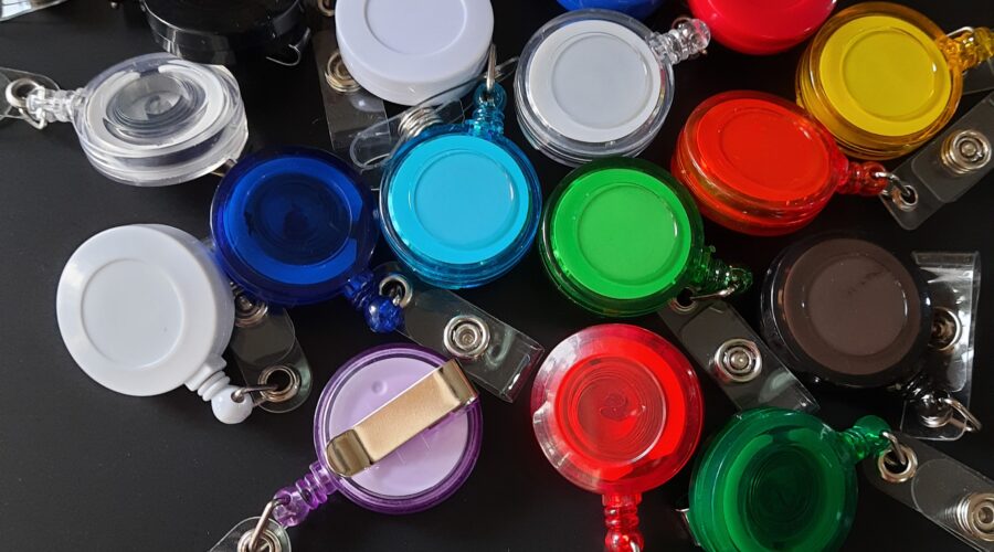 สีโยโย่ติดบัตรยืดหดได้