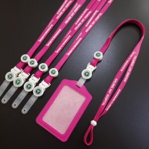 สายคล้องคอ สายคล้องบัตร สีชมพู สกรีนชื่อ ใส่โลโก้ ตรากระทรวงสาธารณสุข ซองหนังใส่บัตร