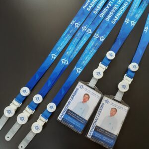 รับออกแบบ ผลิต สายคล้องบัตร สายห้อยป้าย สรีนชื่อ สอดสี พิมพ์ซับลิเมชั่น สีฟ้า น้ำเงิน บัตรพนักงาน
