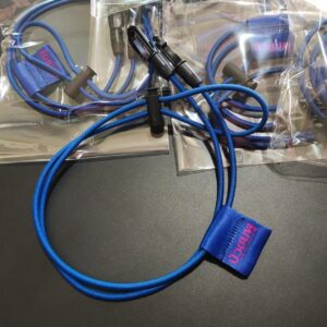 สายคล้องแมสยางยืดสีน้ำเงิน ติดป้ายลาเบลพิมพ์โลโก้บริษัท