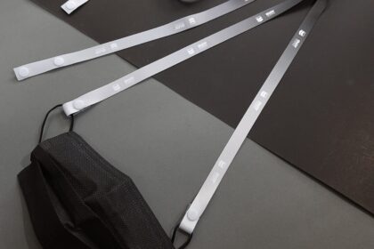 สายคล้องแมส สกรีนโลโก้ ไล่สีเทา ดำ