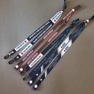 สายคล้องแมส สีน้ำเงินกรมท่า สกรีนโลโก้แบรนด์ สำหรับแจกพนักงานหรือ ของชำร่วย งานประชุมสัมมนา