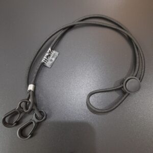 สายคล้องแมสยางยืดสีดำ ติดป้ายลาเบลพิมพ์โลโก้ BENZ