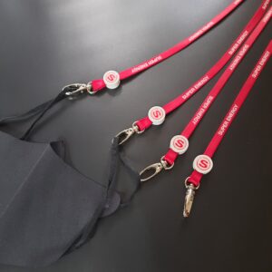 สายคล้องแมส สีแดง สกรีนชื่อ Super Energy ติดโลโก้เรซิ่นกลม