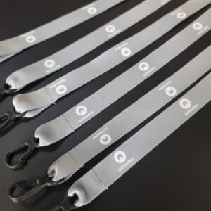 สายคล้องแมสสีเทา พิมพ์โลโก้ Schindler ขนาด 15 มม. พิมพ์ซับลิเมชั่น