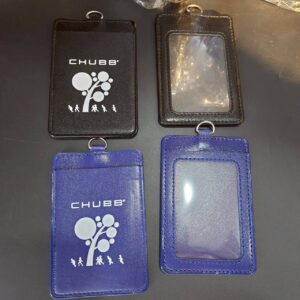 ซองหนังPU สีน้ำเงินและสีดำ สกรีนโลโก้ CHUBB ซองหนังใส่บัตรพนักงานและบัตรBTS ใส่ได้ 2 ช่อง